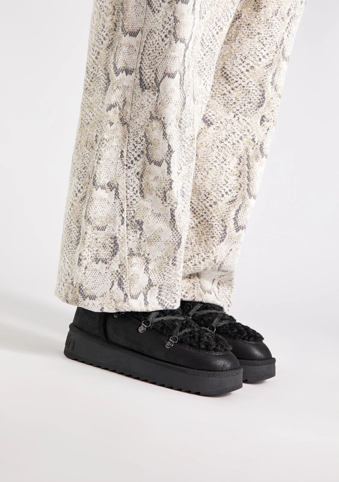 Nordic Fur Black - Image 5